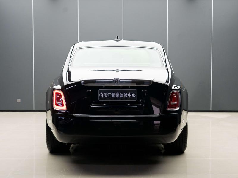 Rolls-Royce Phantom - фото 3