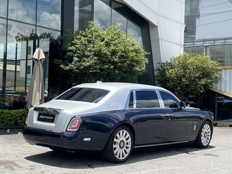 Rolls-Royce Phantom - фото 1
