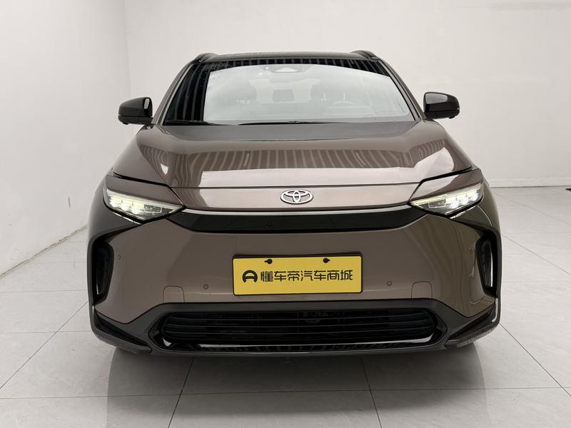 Toyota bZ4X - фото 1