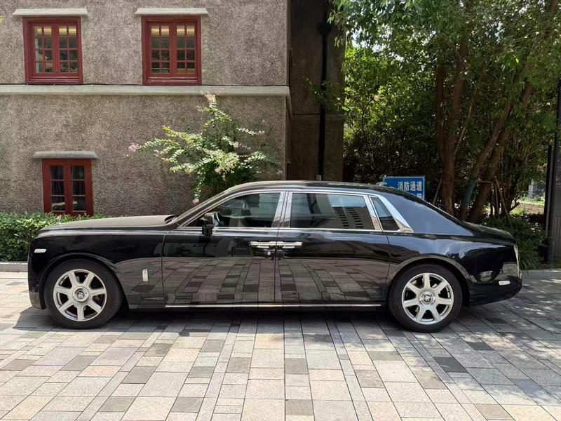 Rolls-Royce Phantom - фото 1