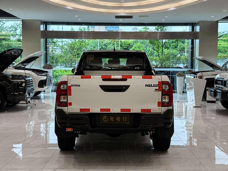 Toyota Hilux - фото 3