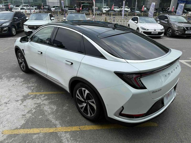 ARCFOX S - фото 2