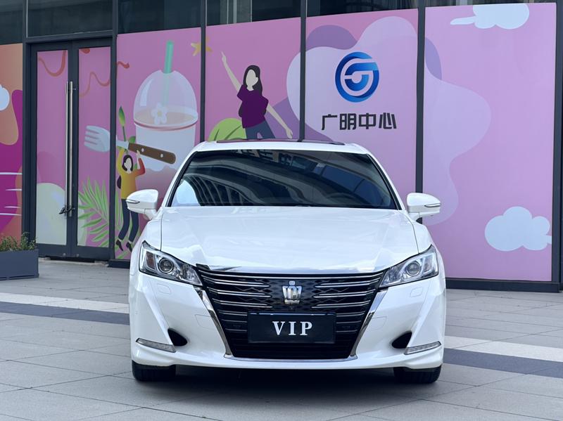 Toyota Crown - фото 1