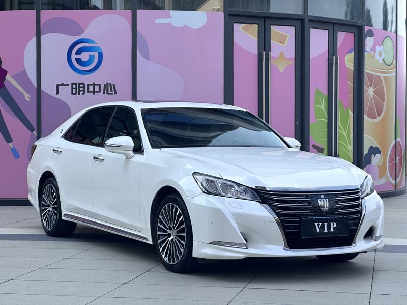 Toyota Crown - фото 2