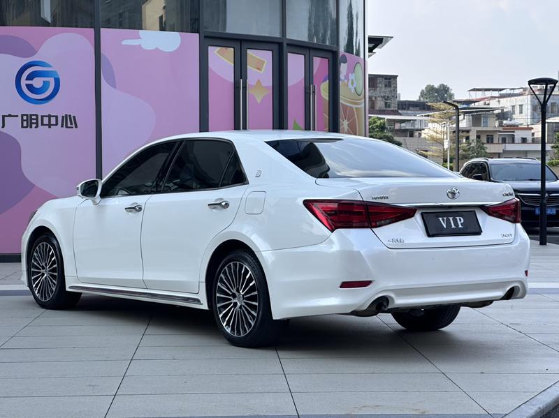 Toyota Crown - фото 4
