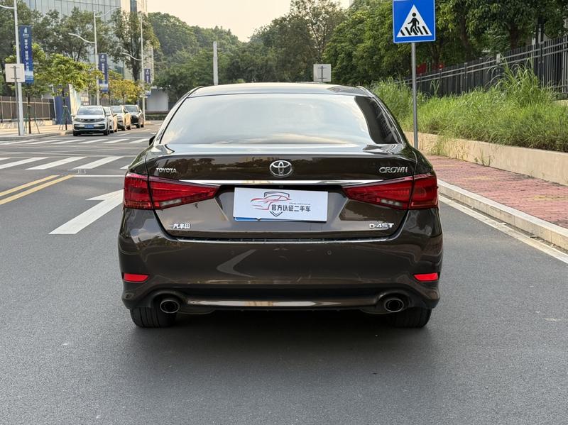 Toyota Crown - фото 4