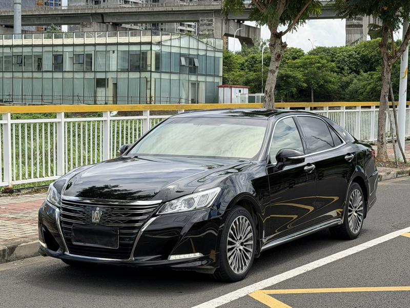 Toyota Crown - фото 0