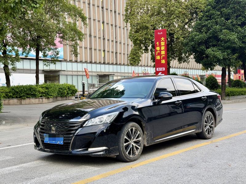 Toyota Crown - фото 0