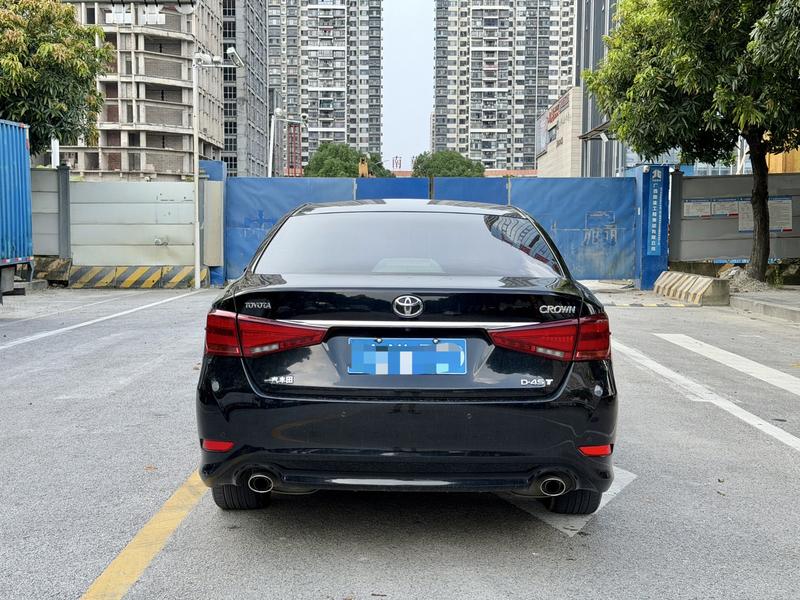 Toyota Crown - фото 4