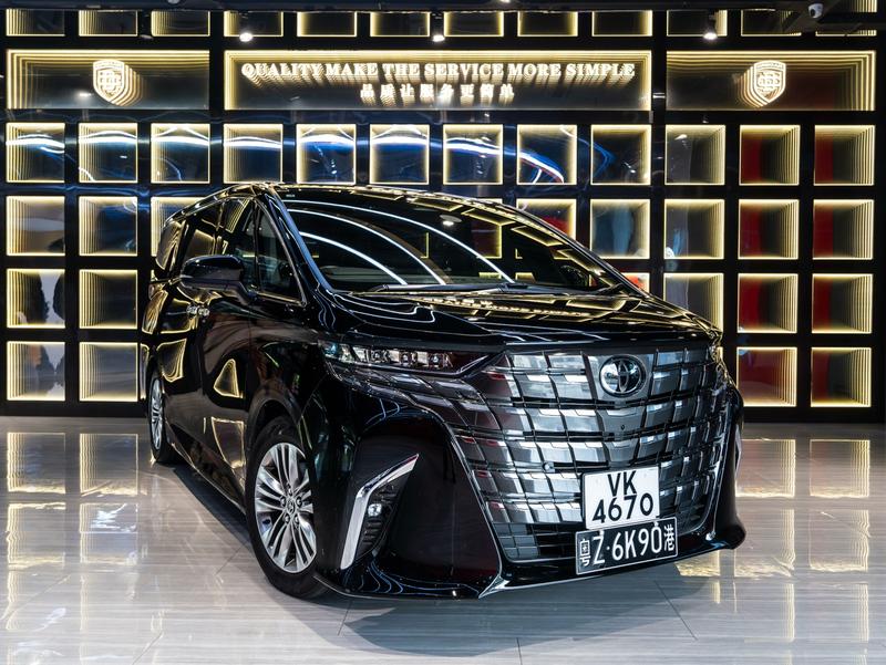 Toyota Alphard - фото 2