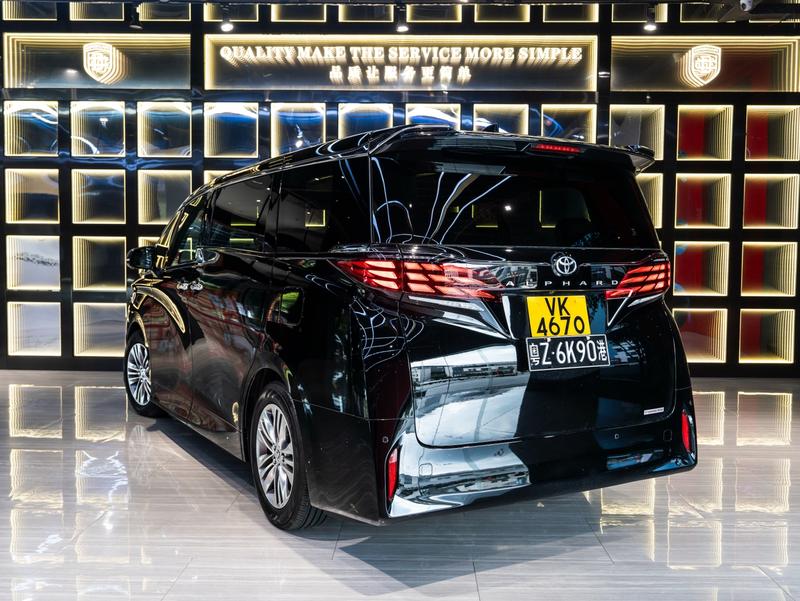 Toyota Alphard - фото 3