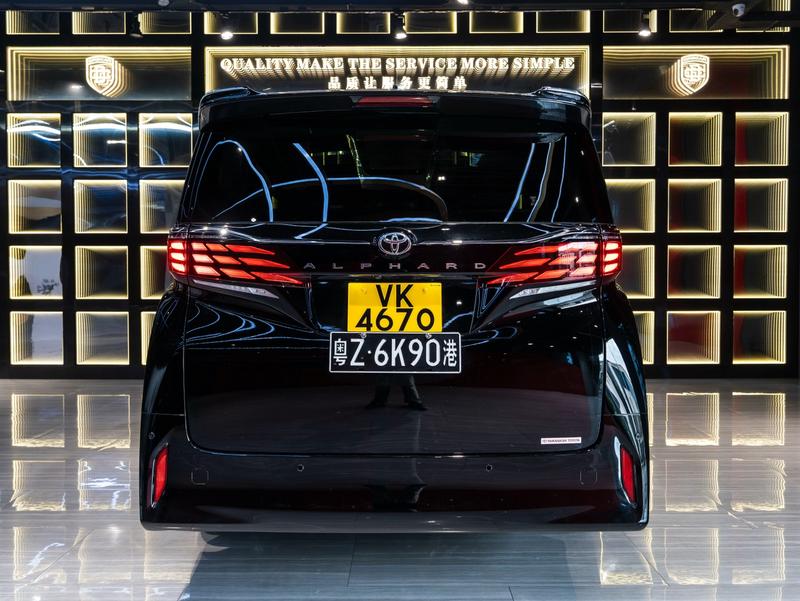Toyota Alphard - фото 4