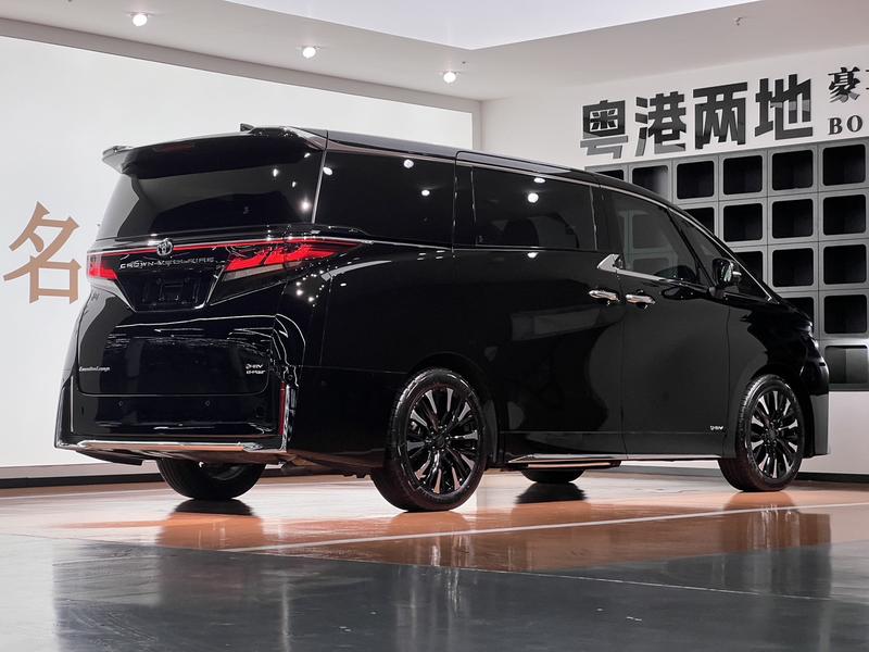 Toyota Vellfire - фото 3