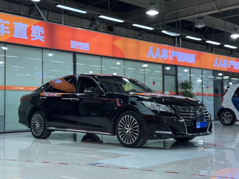 Toyota Crown - фото 2