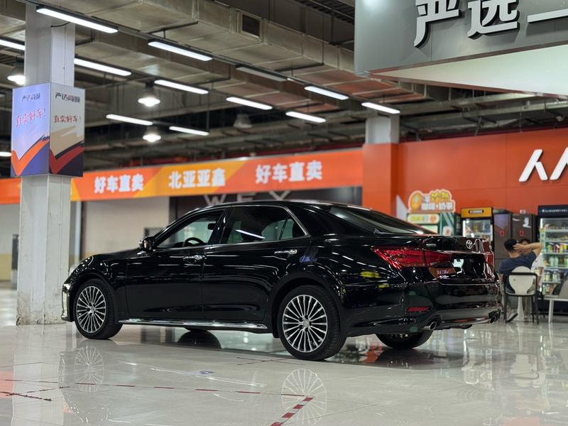 Toyota Crown - фото 3