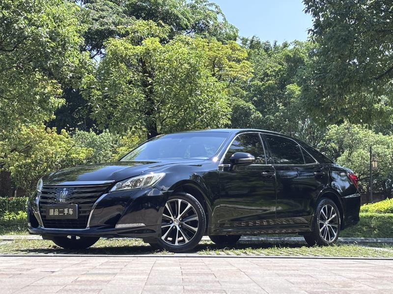 Toyota Crown - фото 0