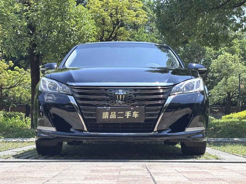 Toyota Crown - фото 1