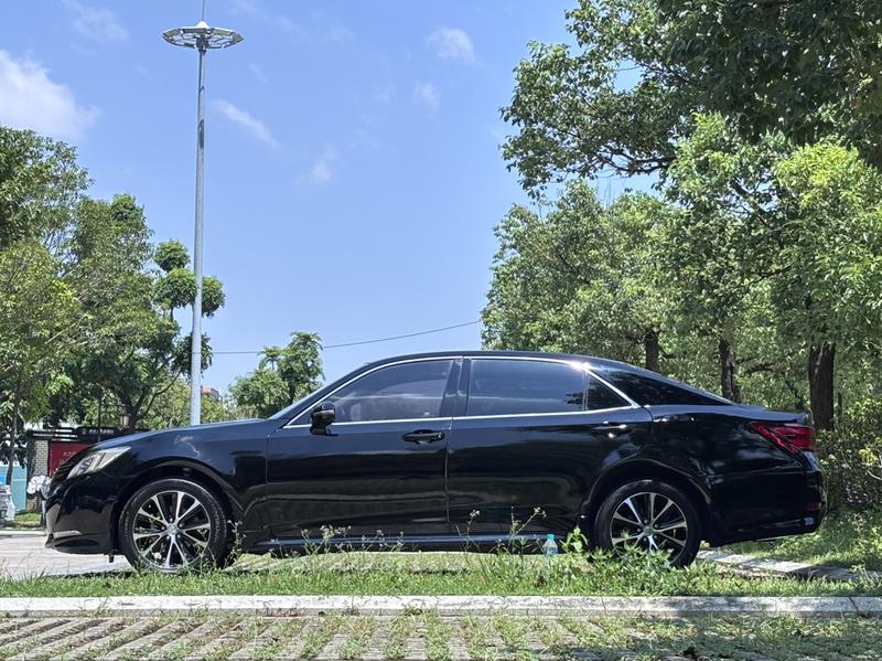 Toyota Crown - фото 3