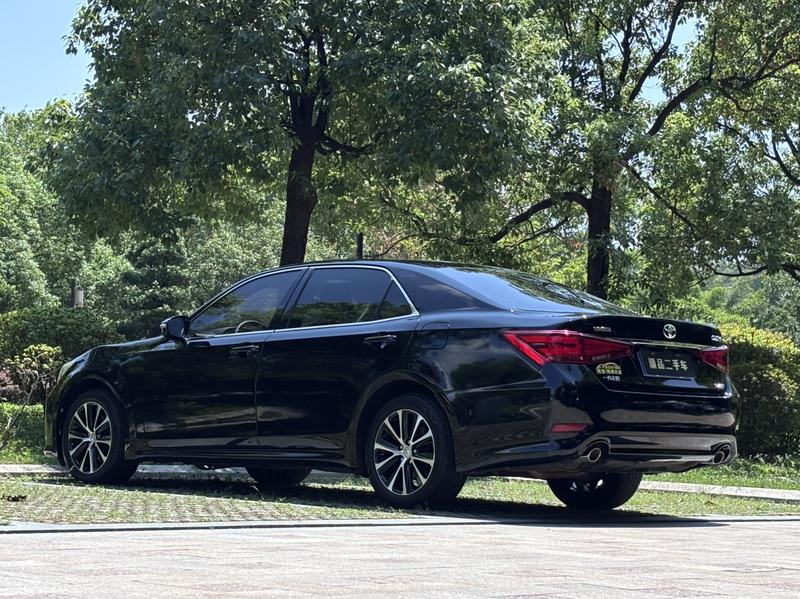 Toyota Crown - фото 4