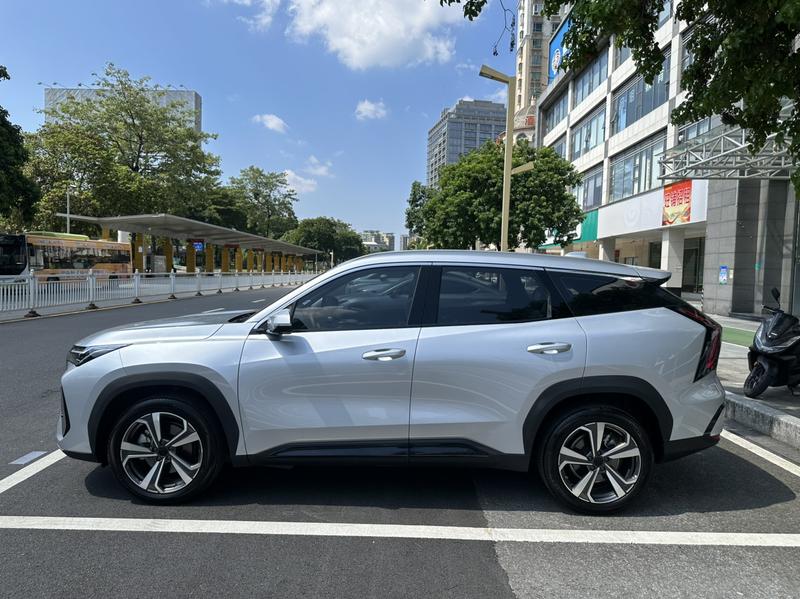 Geely Boyue L - фото 3