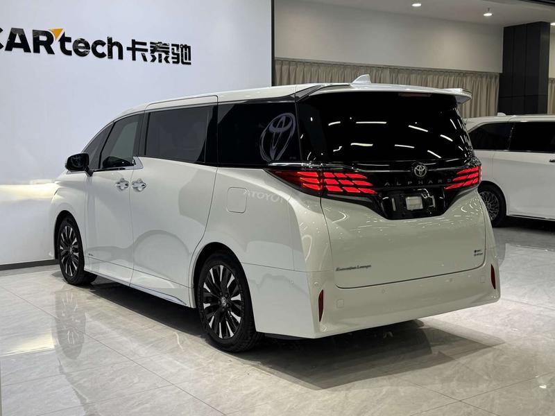 Toyota Alphard - фото 4