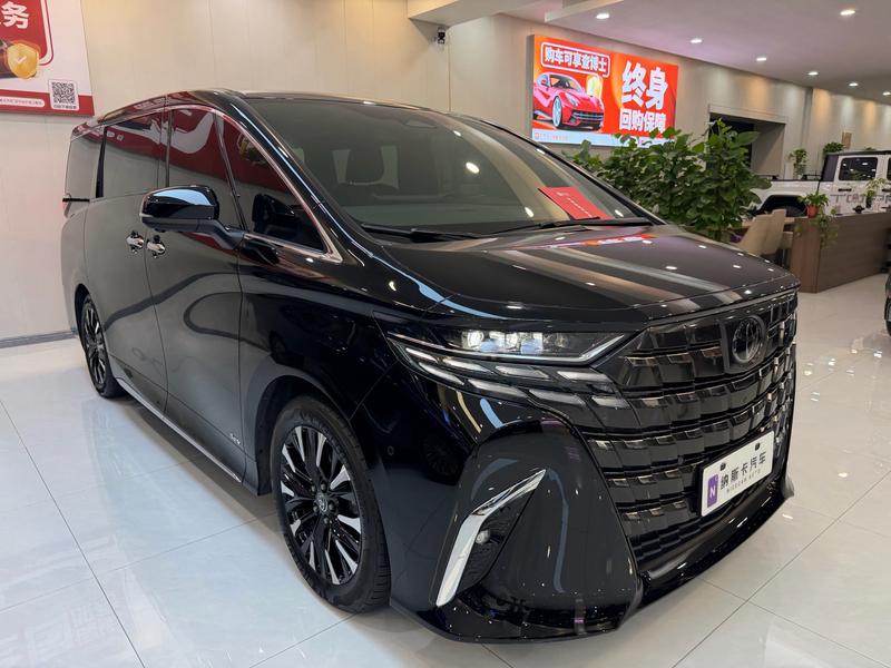 Toyota Alphard - фото 2