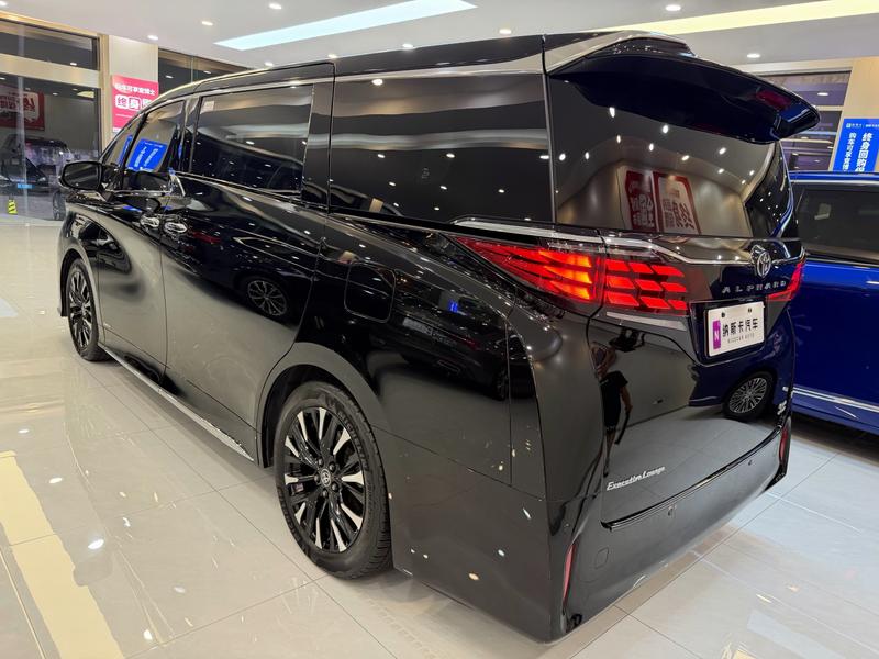 Toyota Alphard - фото 3