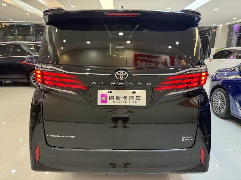 Toyota Alphard - фото 4