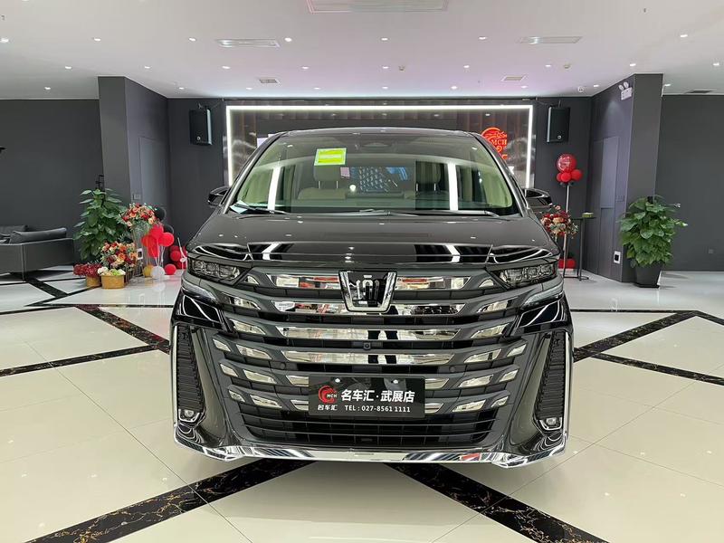 Toyota Vellfire - фото 1
