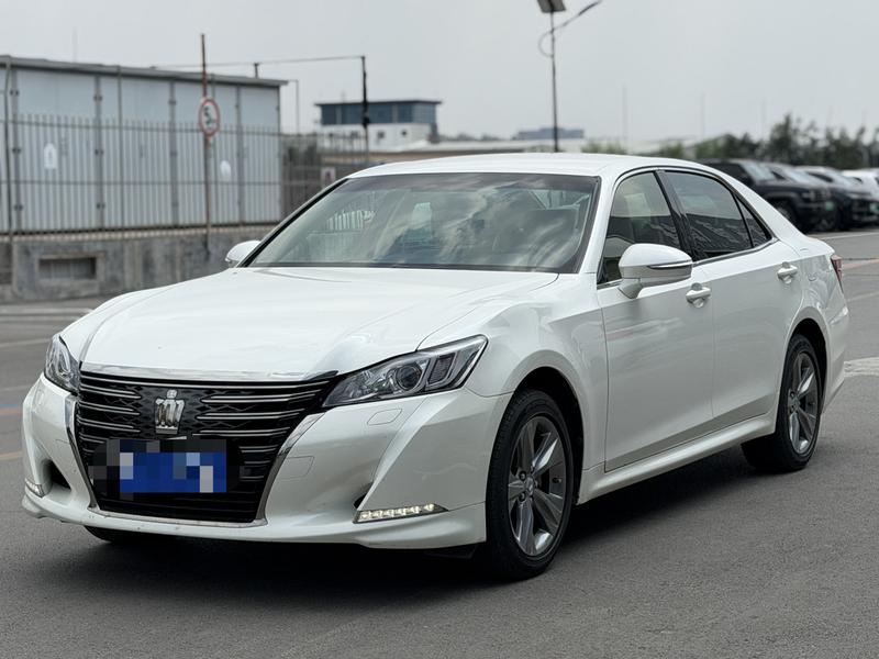 Toyota Crown - фото 0