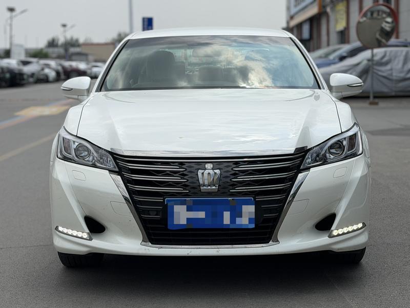 Toyota Crown - фото 1