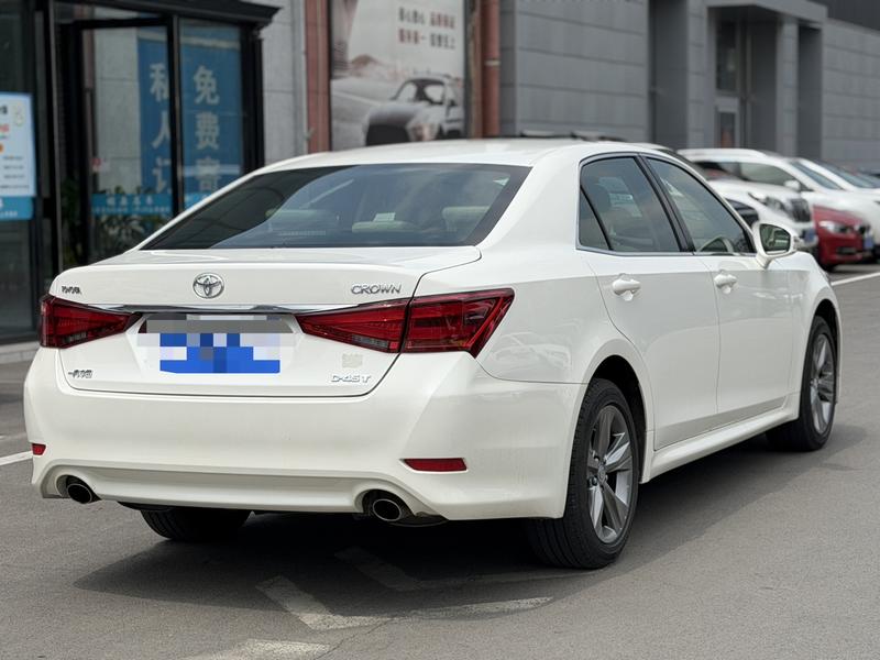 Toyota Crown - фото 3