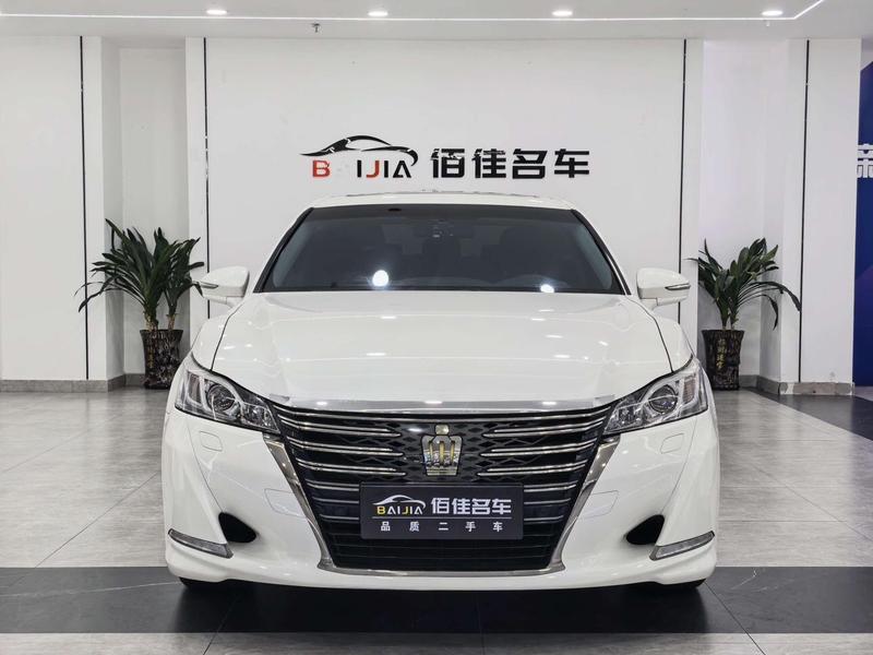 Toyota Crown - фото 1