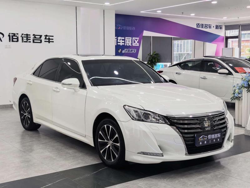 Toyota Crown - фото 2