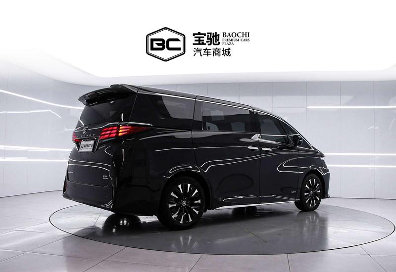 Toyota Alphard - фото 3