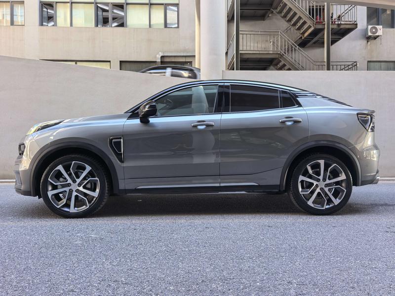 Lynk & Co 05 - фото 2