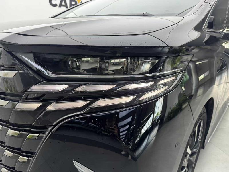 Toyota Alphard - фото 4
