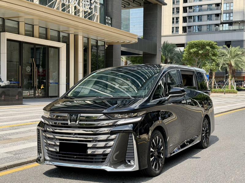Toyota Vellfire - фото 0