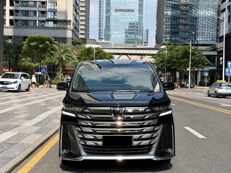 Toyota Vellfire - фото 1
