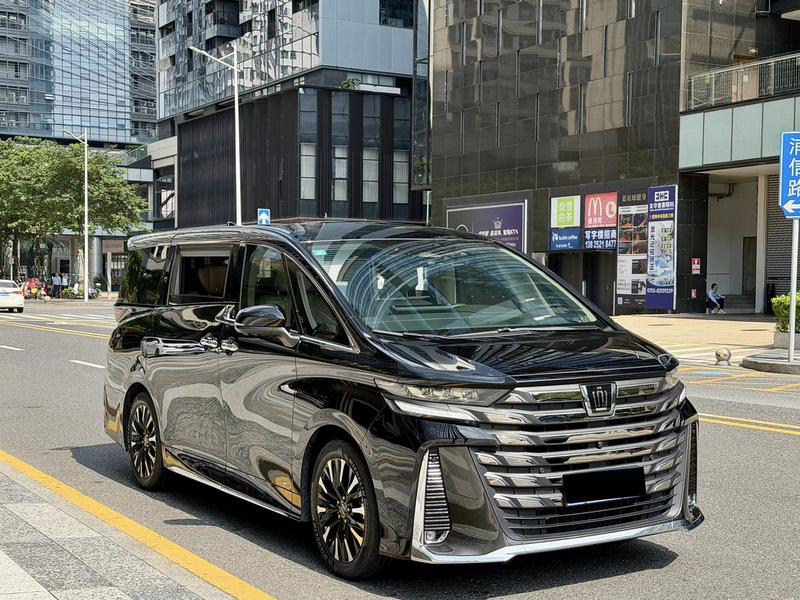 Toyota Vellfire - фото 2