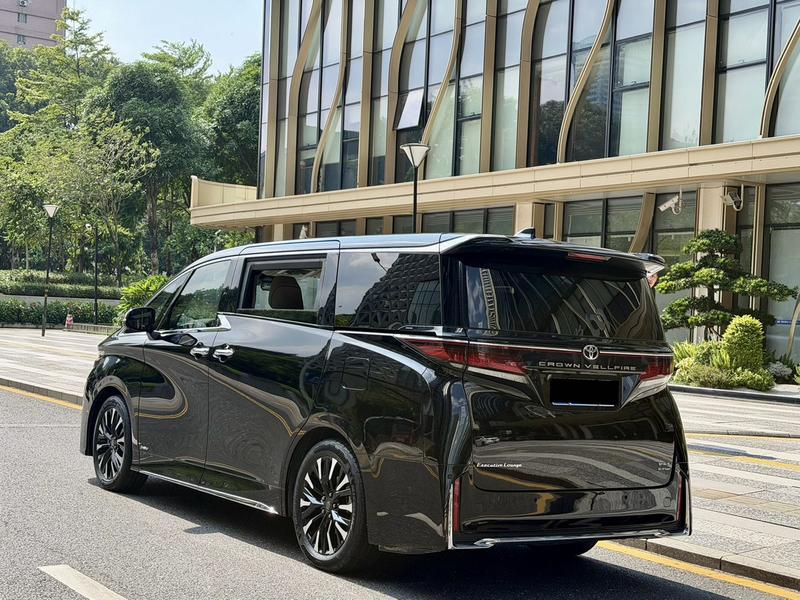 Toyota Vellfire - фото 3