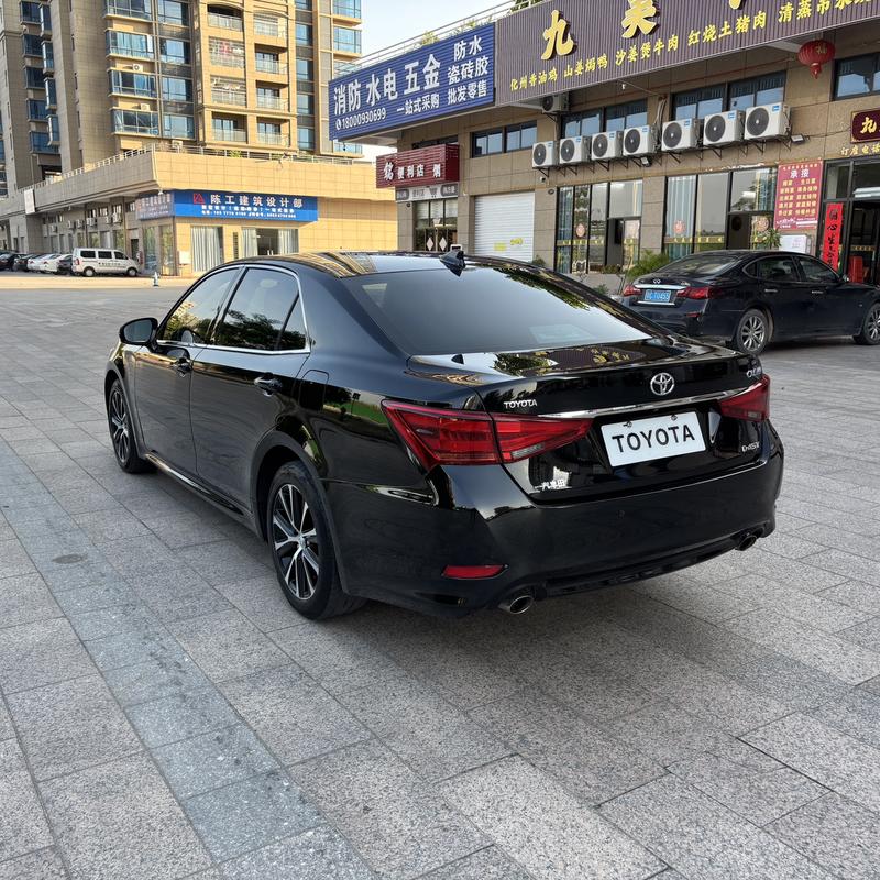 Toyota Crown - фото 3