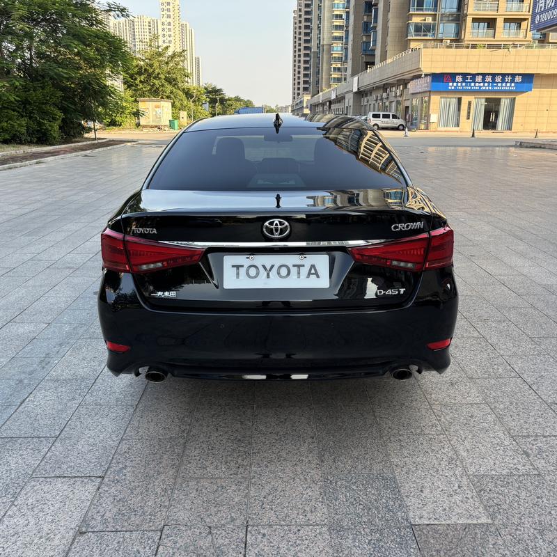 Toyota Crown - фото 4