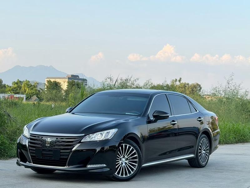 Toyota Crown - фото 0