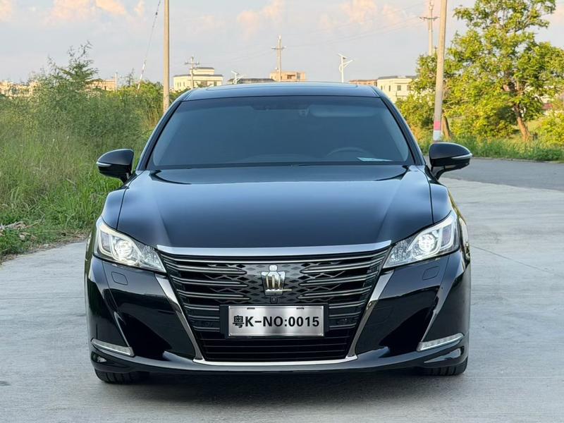 Toyota Crown - фото 1
