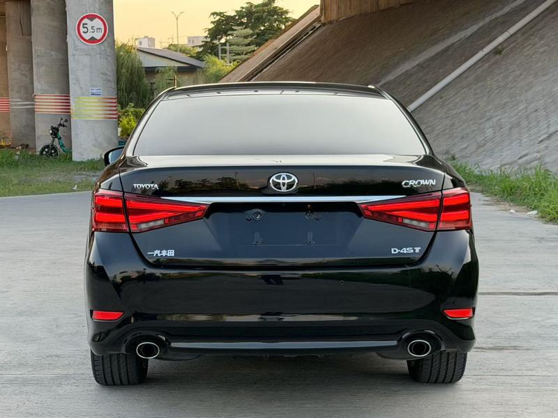 Toyota Crown - фото 3