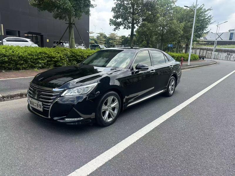 Toyota Crown - фото 0
