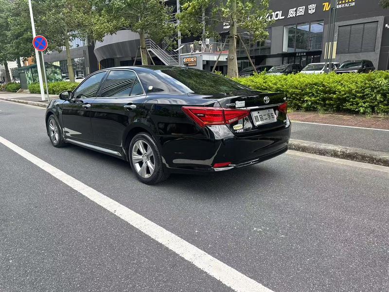 Toyota Crown - фото 3