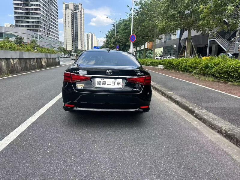 Toyota Crown - фото 4