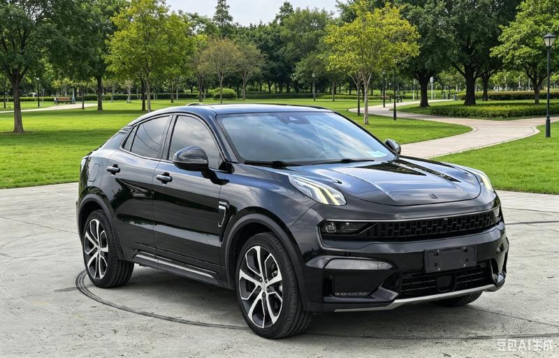 Lynk & Co 05 - фото 1